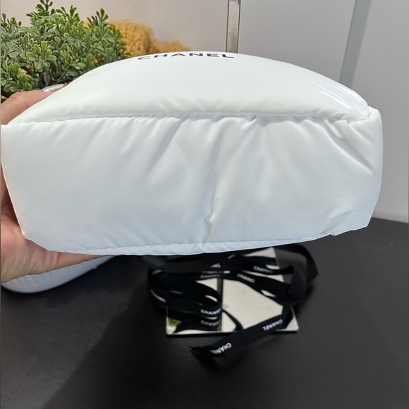 New CHANEL Beauty Imtd ed. Nylon bag - Picture 9 of 13